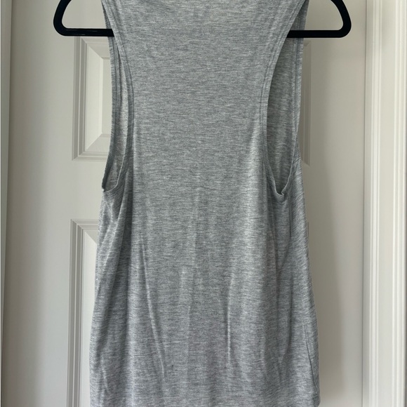 Vuori size small “the rise the shine” tank - Picture 4 of 4